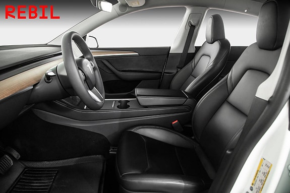 Tesla Model Y 8 of 27