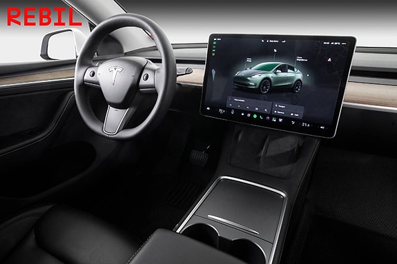 Tesla Model Y 14 of 27