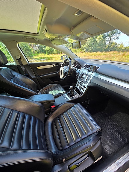 Volkswagen Passat 8 of 11
