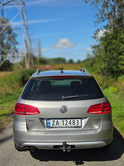 Volkswagen Passat 2 of 11
