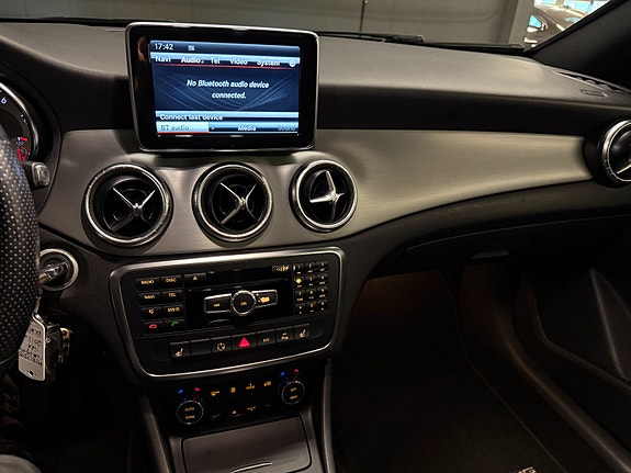 Mercedes-Benz CLA200 9 of 17