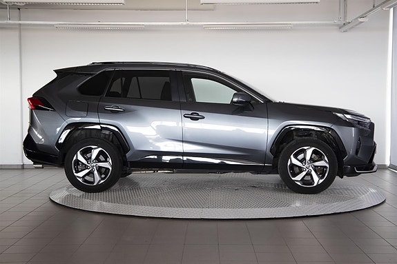 Toyota RAV4 4 of 28