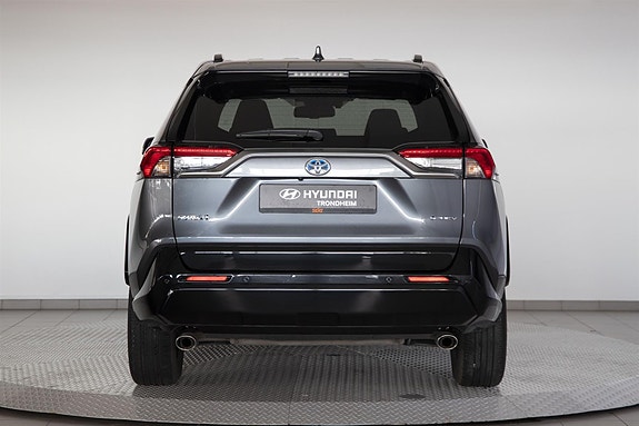 Toyota RAV4 6 of 28