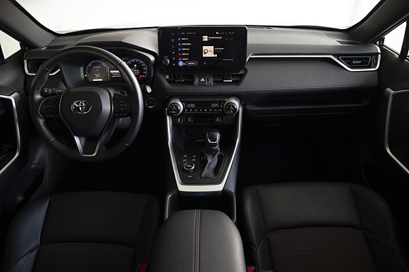 Toyota RAV4 11 of 28