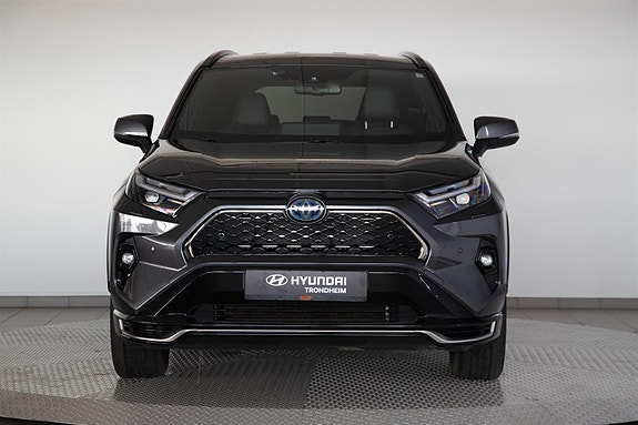 Toyota RAV4 2 of 28