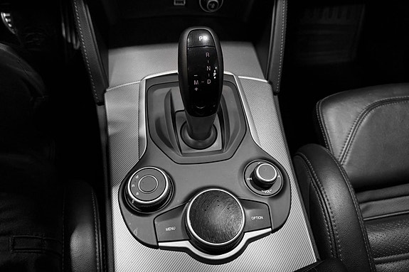 Alfa Romeo Stelvio 13 of 30