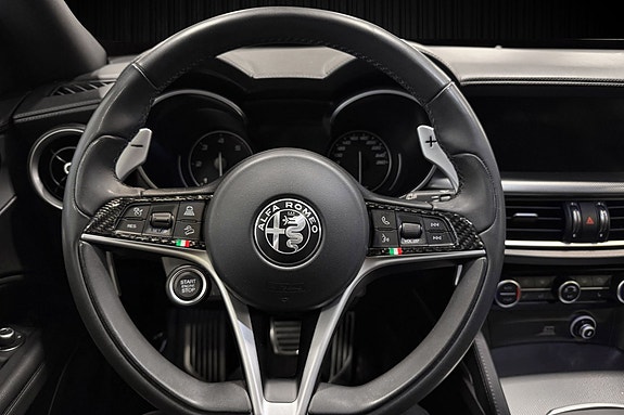 Alfa Romeo Stelvio 10 of 30