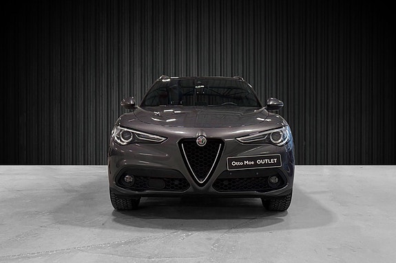 Alfa Romeo Stelvio 4 of 30
