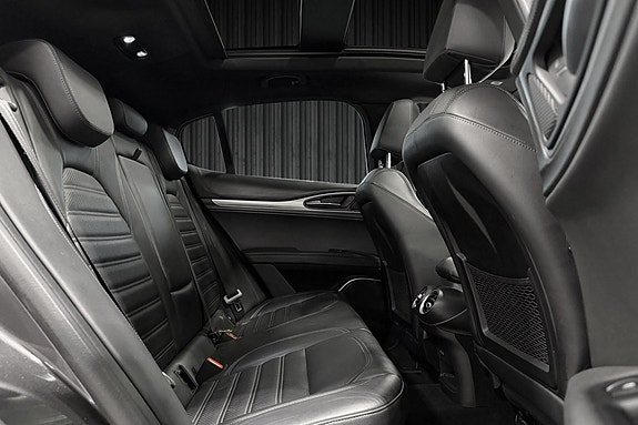 Alfa Romeo Stelvio 30 of 30