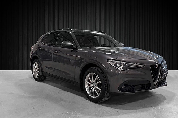 Alfa Romeo Stelvio 3 of 30