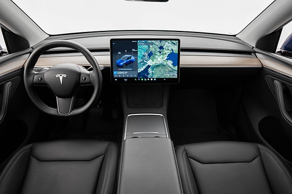Tesla Model Y 14 of 25