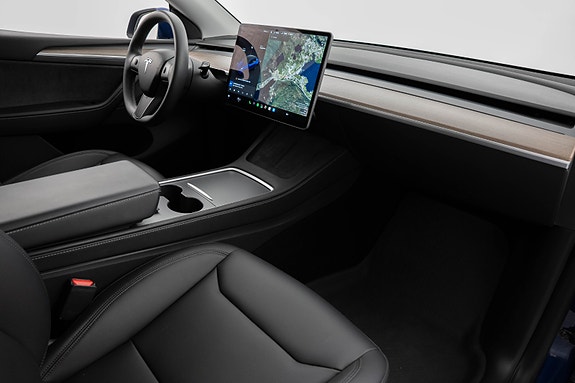 Tesla Model Y 10 of 25