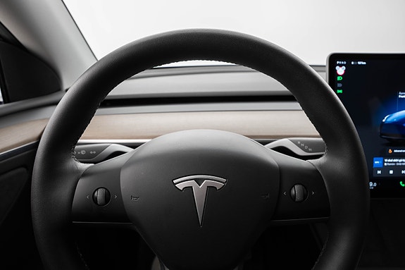 Tesla Model Y 15 of 25