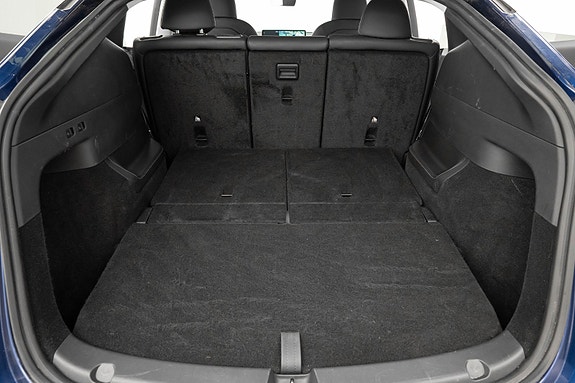 Tesla Model Y 19 of 25