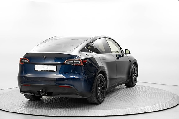 Tesla Model Y 5 of 25