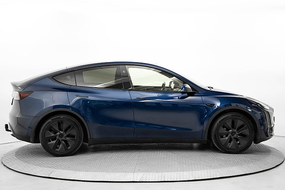 Tesla Model Y 4 of 25