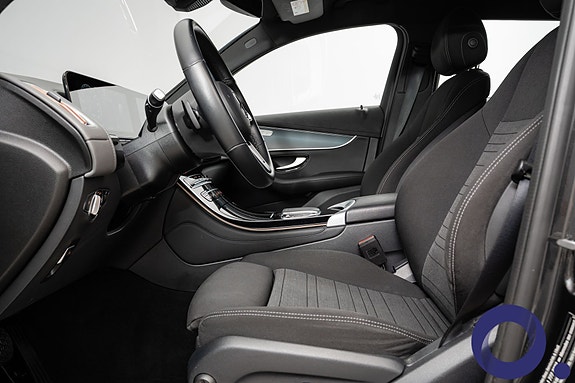 Mercedes-Benz EQC400 17 of 28