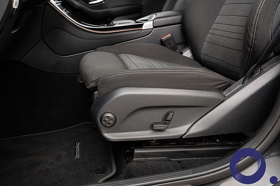 Mercedes-Benz EQC400 16 of 28