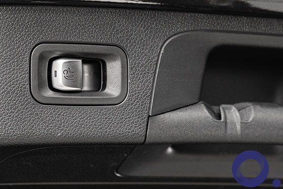 Mercedes-Benz EQC400 27 of 28