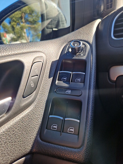 Volkswagen Golf VI 17 of 23