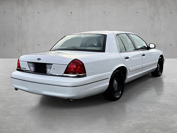 Ford Crown Victoria 5 of 21