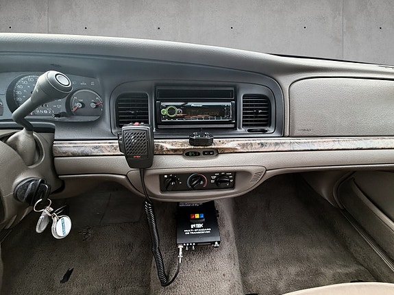 Ford Crown Victoria 13 of 21