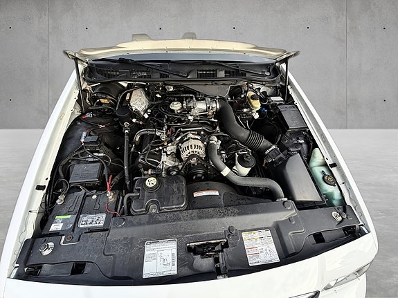 Ford Crown Victoria 17 of 21