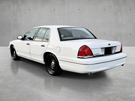 Ford Crown Victoria 4 of 21