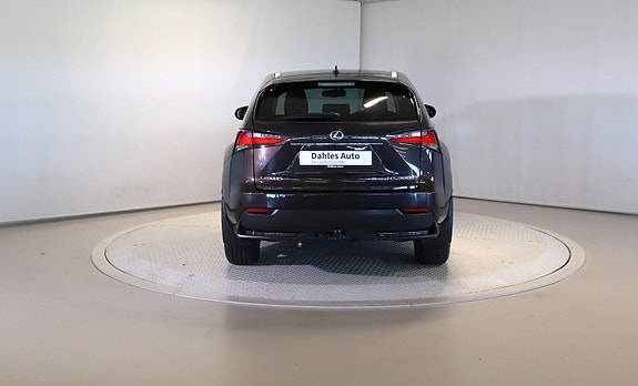 Lexus NX300h 4 of 30