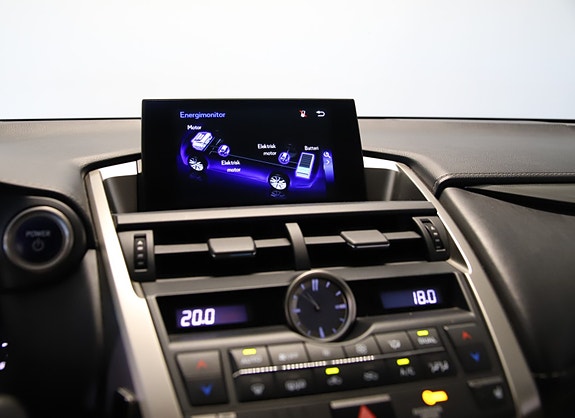 Lexus NX300h 21 of 30