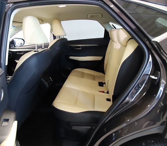 Lexus NX300h 30 of 30