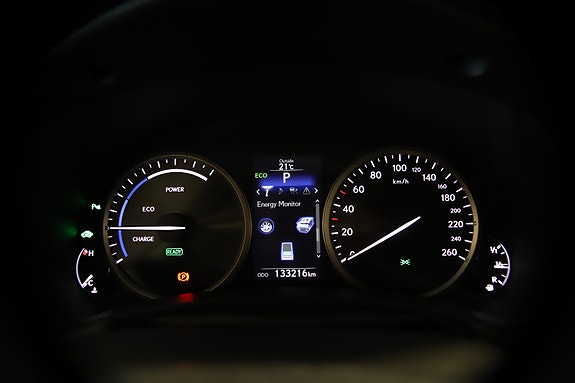 Lexus NX300h 15 of 30