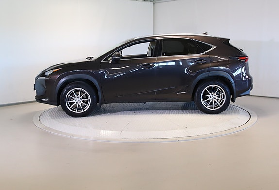 Lexus NX300h 2 of 30