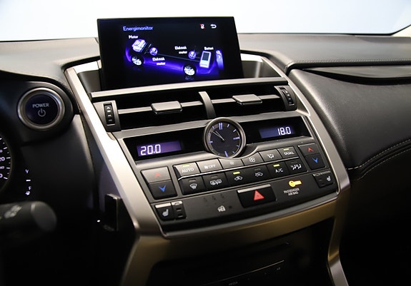 Lexus NX300h 22 of 30