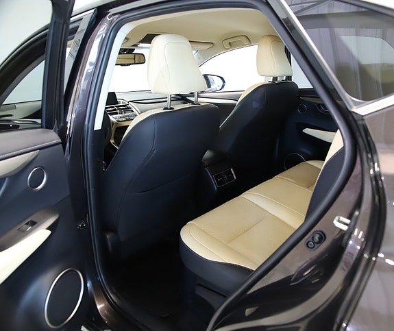 Lexus NX300h 29 of 30