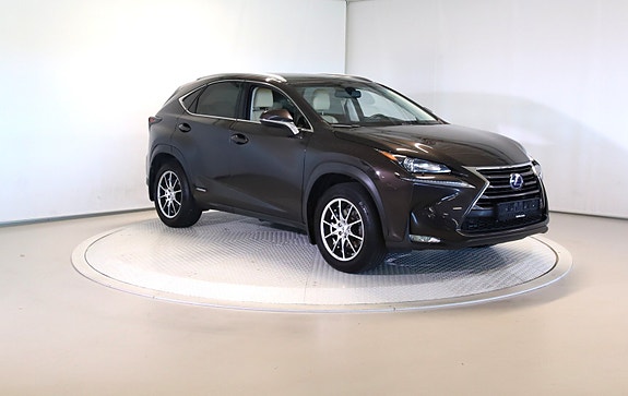 Lexus NX300h 7 of 30
