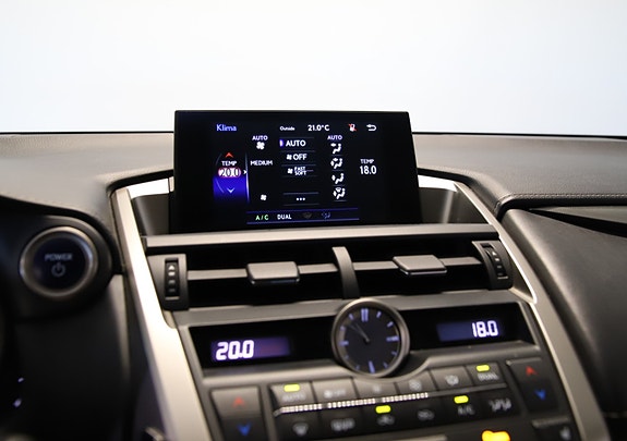 Lexus NX300h 20 of 30