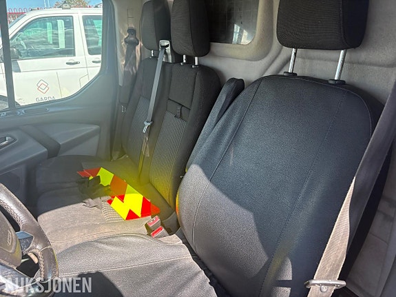 Ford Transit Custom 13 of 30