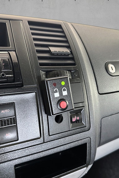Volkswagen Caravelle 29 of 30