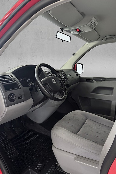 Volkswagen Caravelle 25 of 30