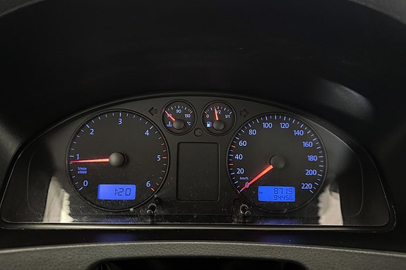 Volkswagen Caravelle 26 of 30