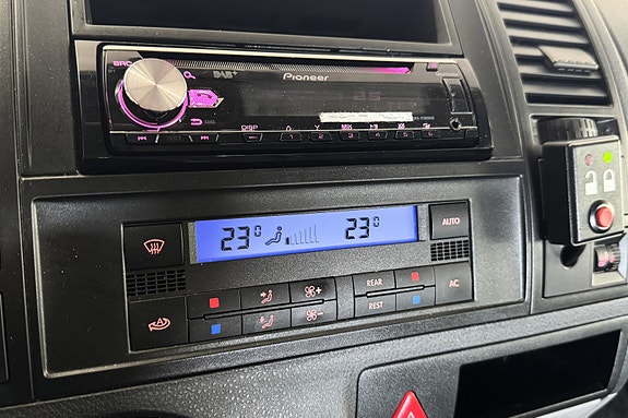 Volkswagen Caravelle 27 of 30