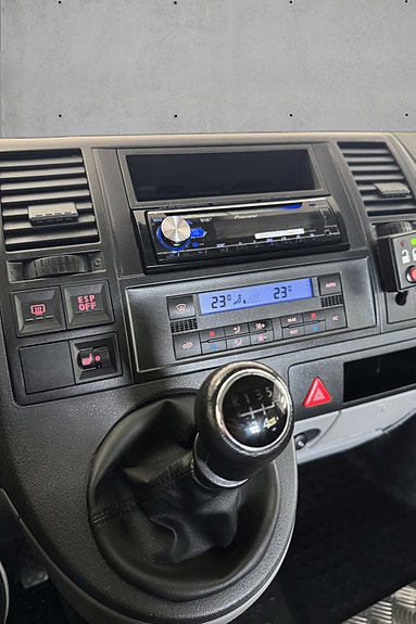 Volkswagen Caravelle 28 of 30