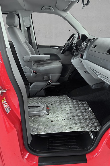 Volkswagen Caravelle 16 of 30