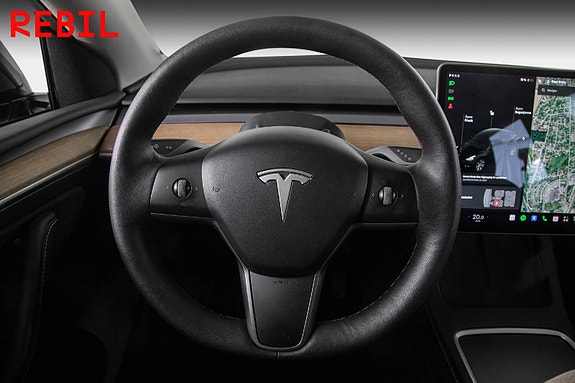 Tesla Model Y 12 of 27