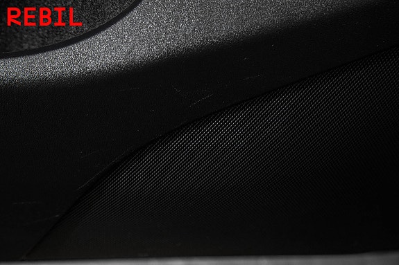 Tesla Model Y 20 of 27