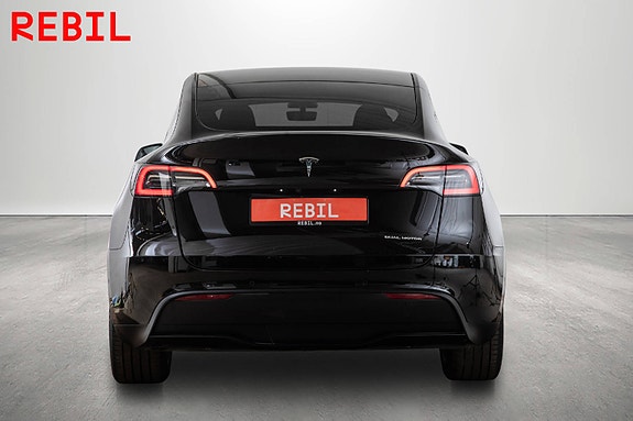 Tesla Model Y 7 of 27