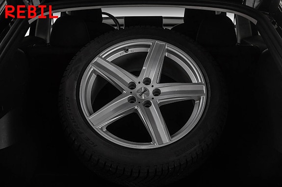 Tesla Model Y 25 of 27