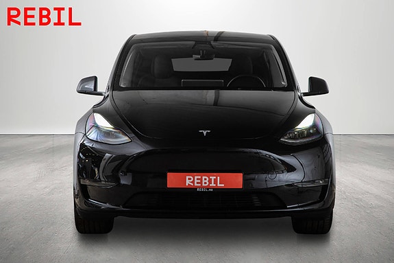 Tesla Model Y 3 of 27