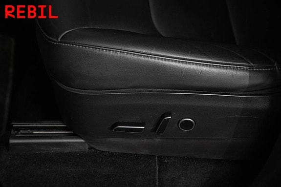 Tesla Model Y 21 of 27